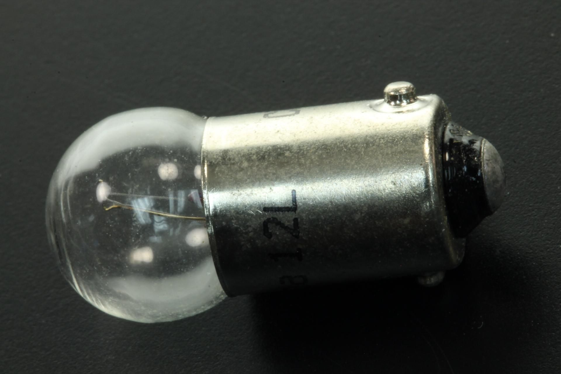 123-83516-21-00 Superseded by 123-83516-21-XX - BULB (12V3.4W)