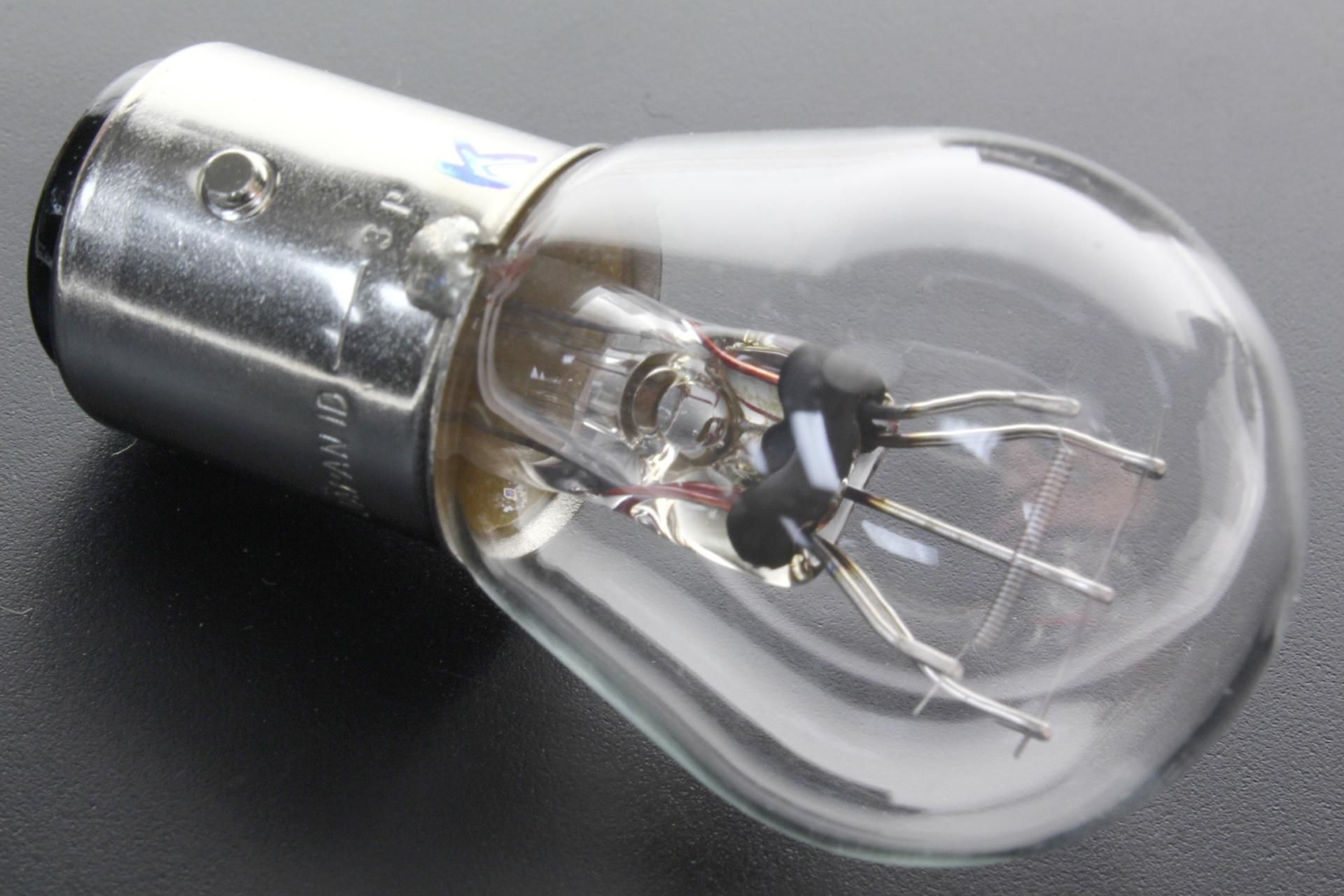 256-84714-60-00 Superseded by 256-84714-61-00 - BULB 12V32/3CP