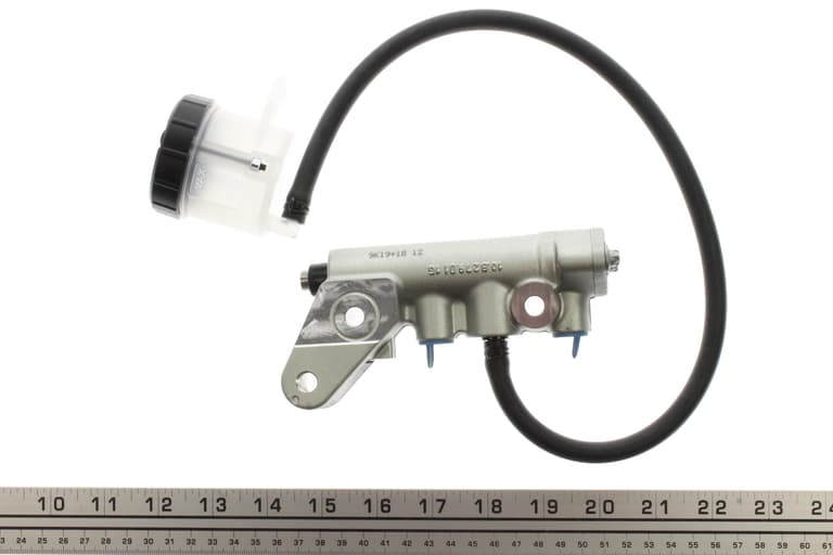 705600982 Rear Cylinder Master Assy Europe, Includes 100 to 100b