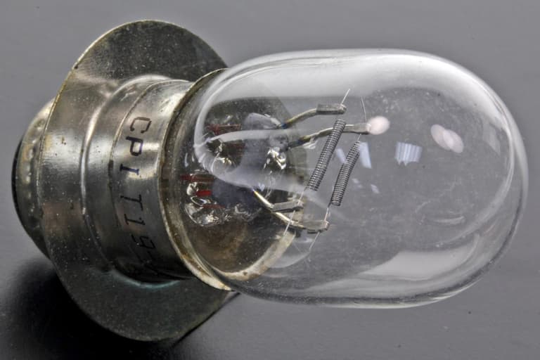 102-84314-00-00 Superseded by 102-84314-00-XX - BULB,H.L.12V25/25W