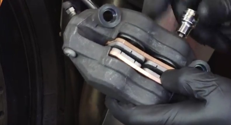Motorcycle brake pads breaking in tips
