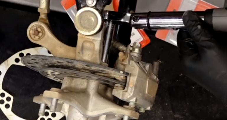 Yamaha YFZ450-R brake pads replacement