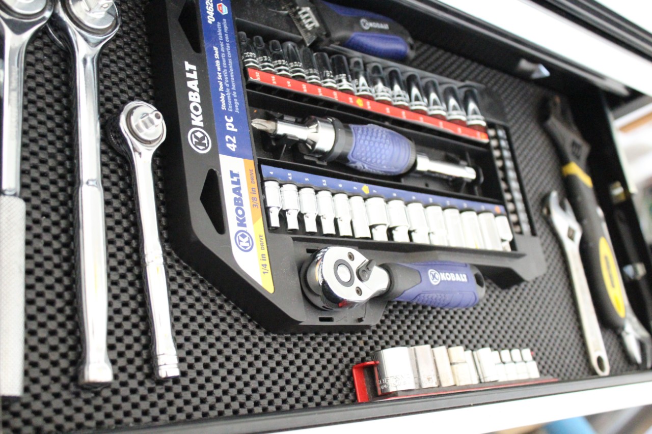 Garage workbench setup tool organization