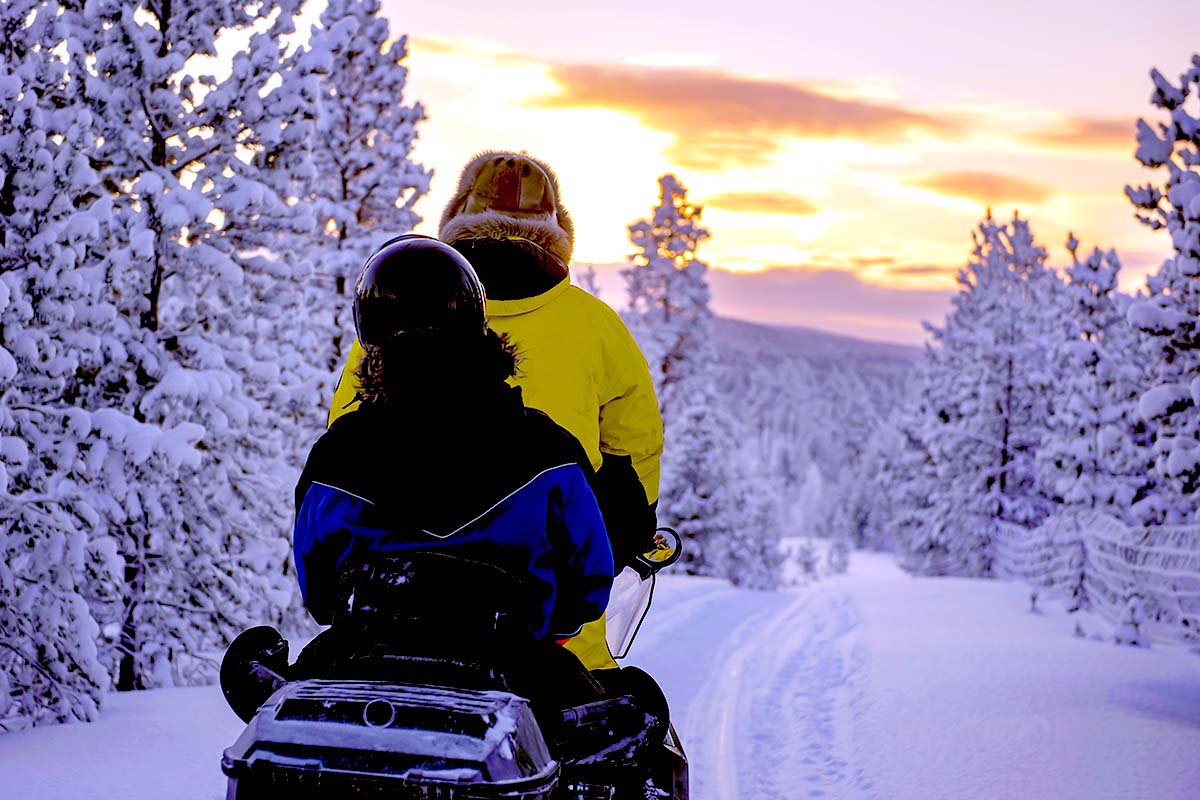 How to choose a snowmobile passengers