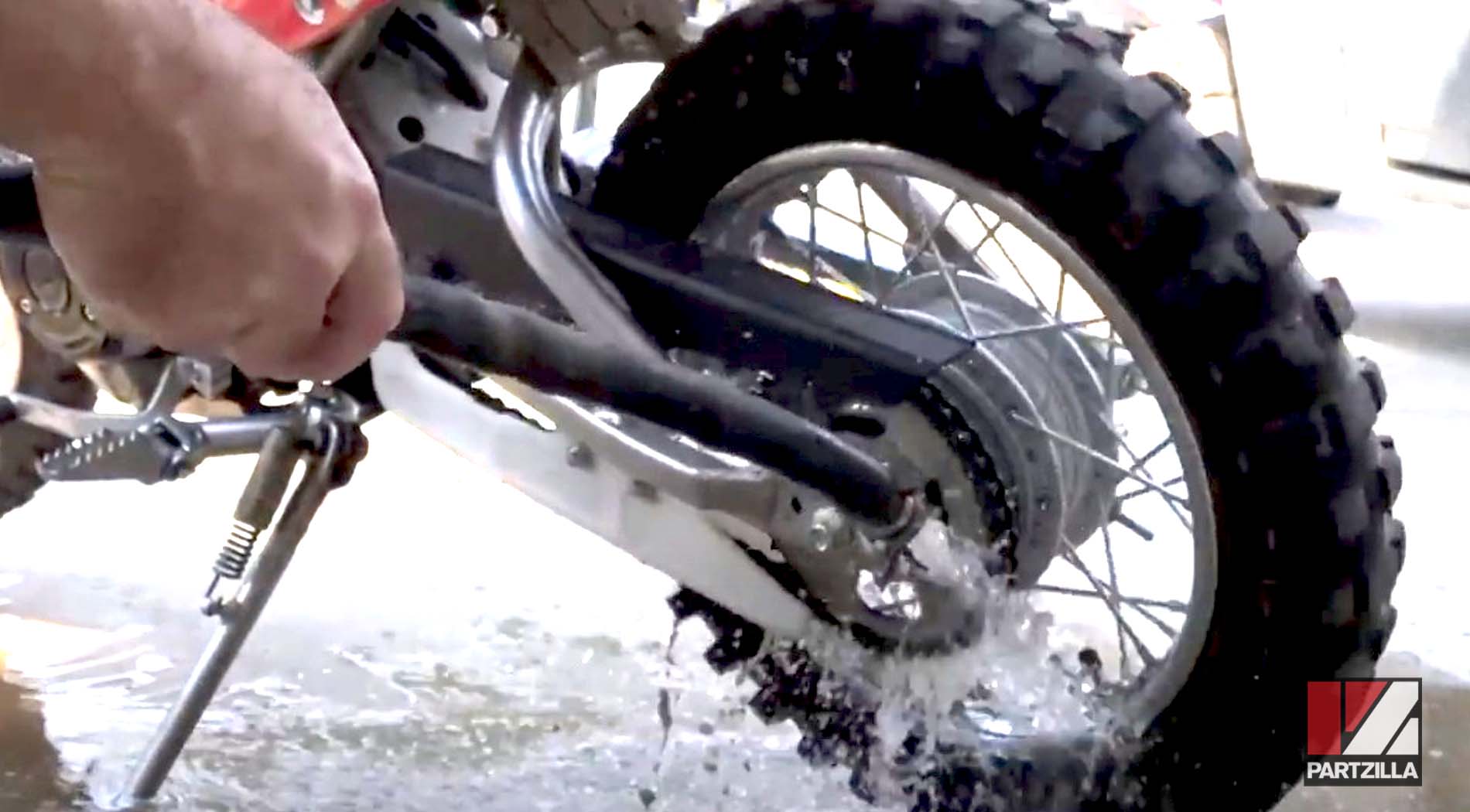 Motorcycle chain and sprockets cleaning tips