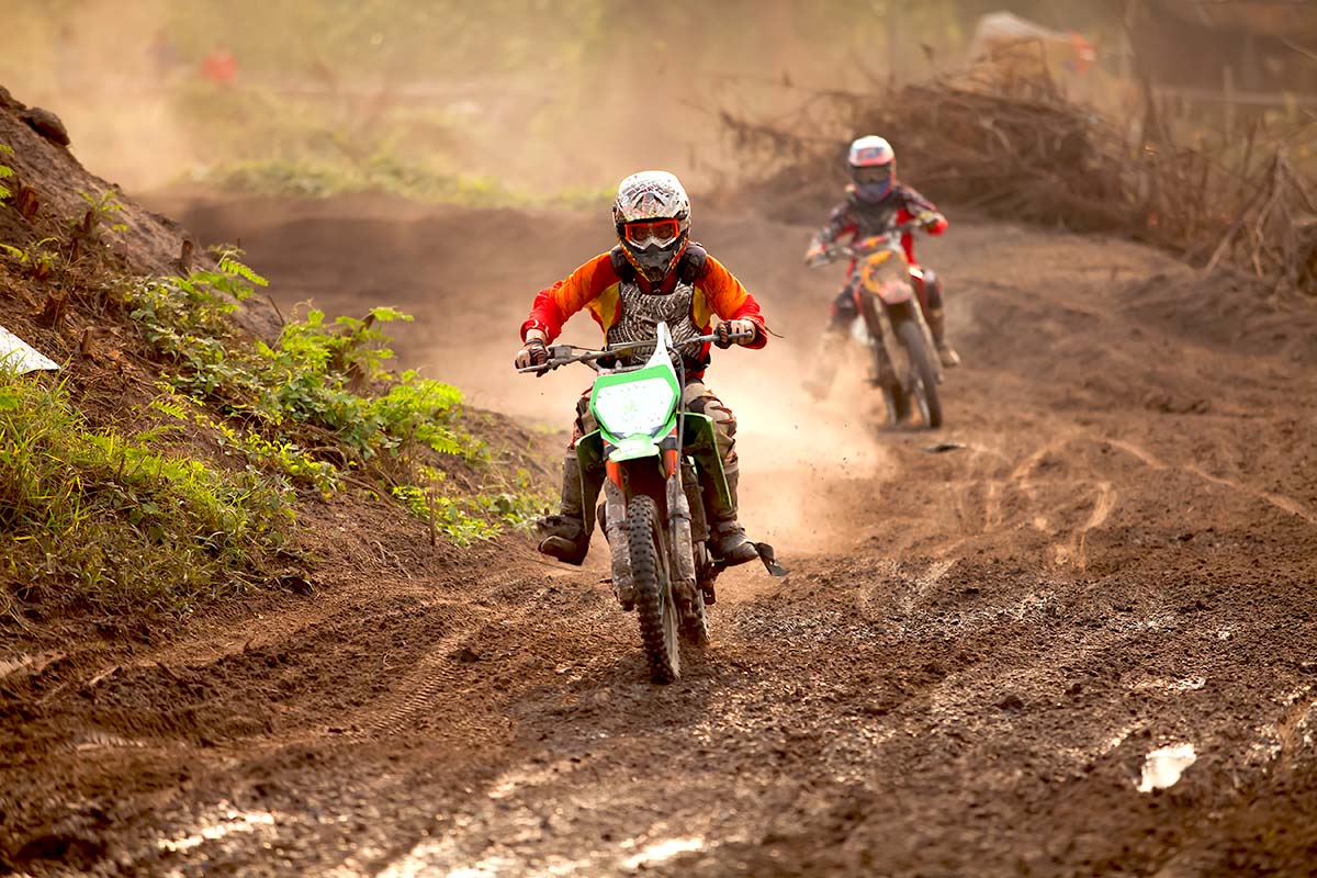Why dirt bike bogs causes