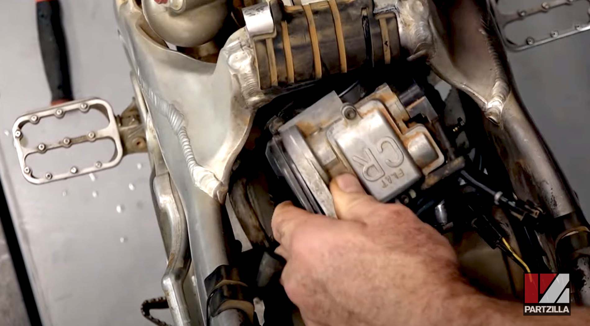 Honda CRF450 engine removal carburetor