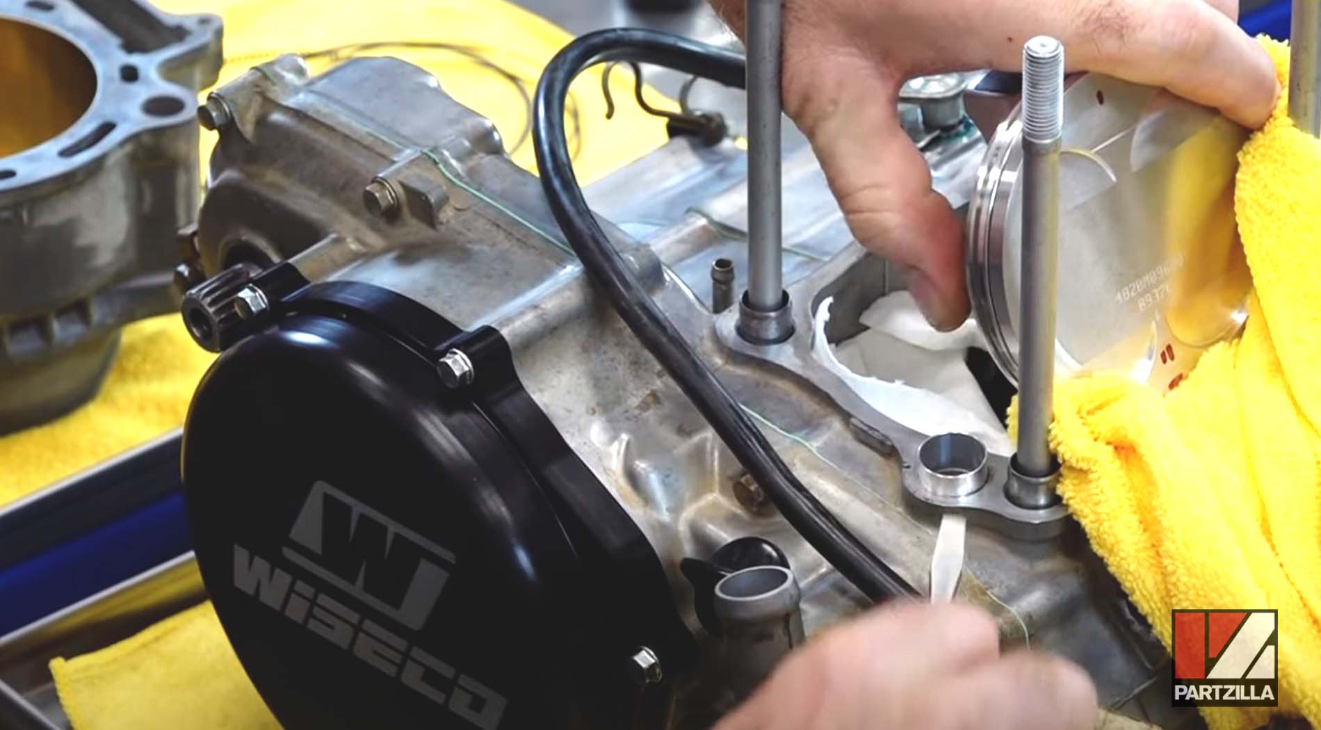 Honda CRF450R engine rebuild piston installation