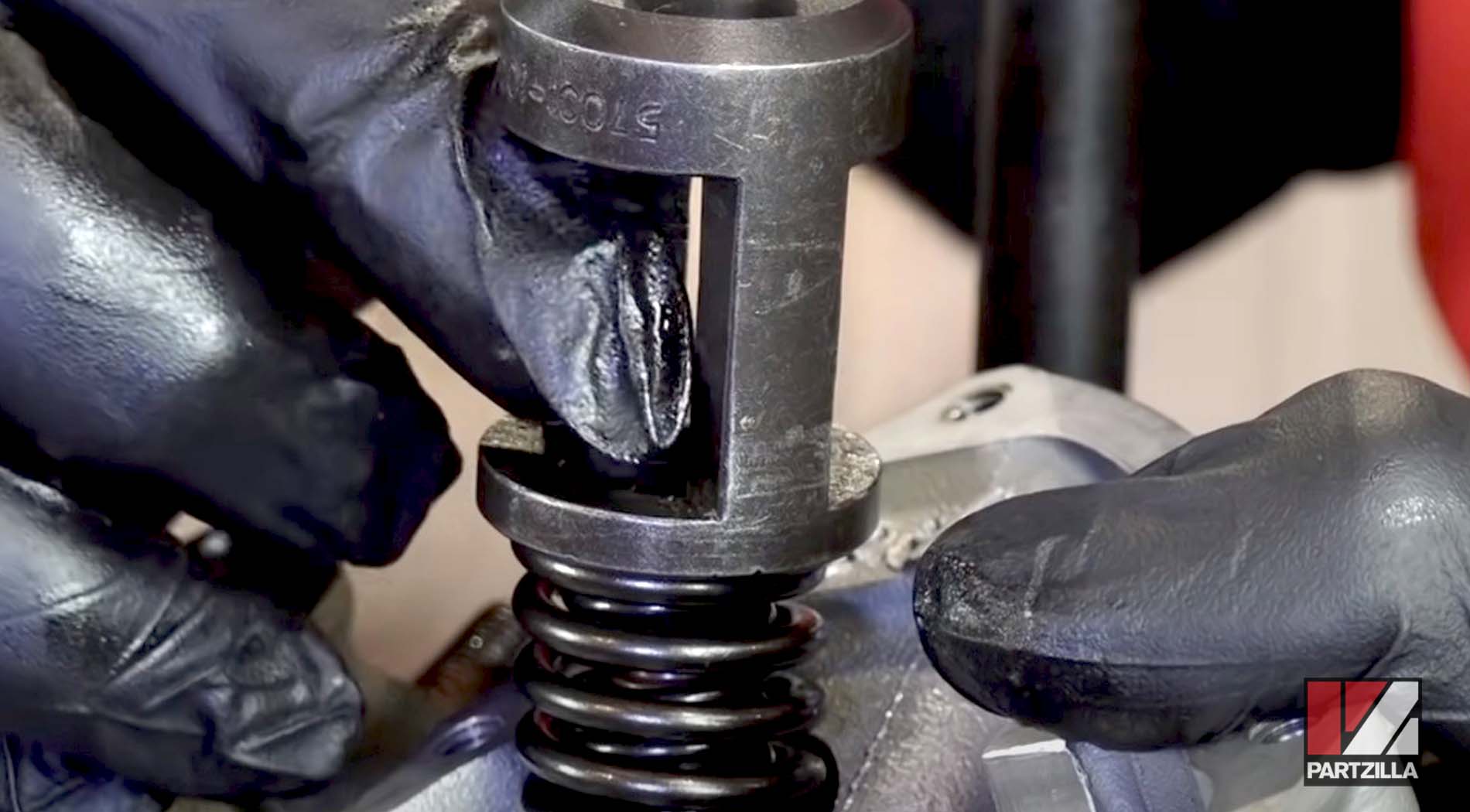 Honda TRX400 top end rebuild valve keeper installation