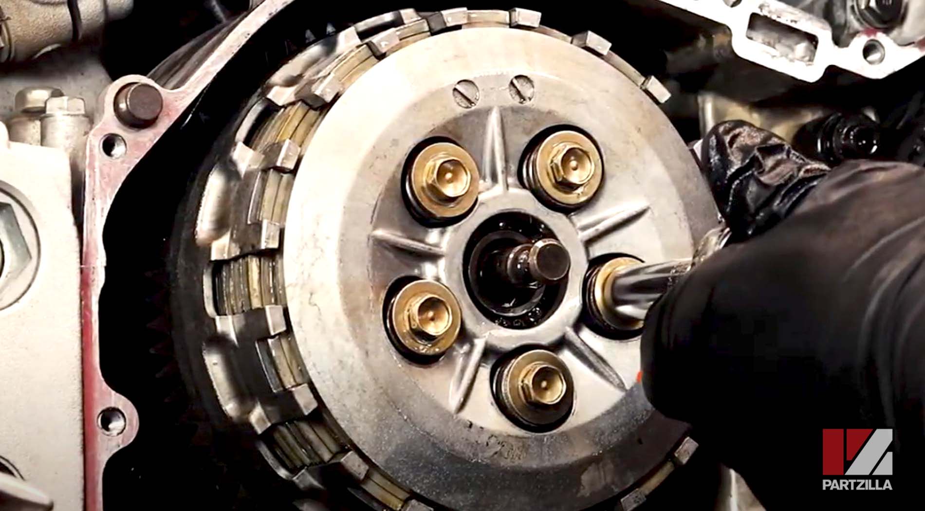 Honda CBR929RR clutch bolts installation