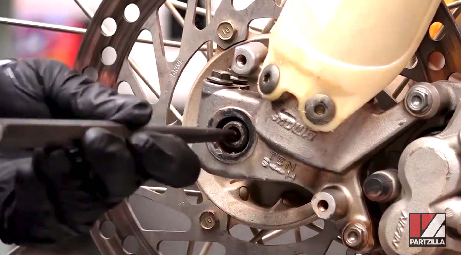 Honda CRF450R front brake rotor change
