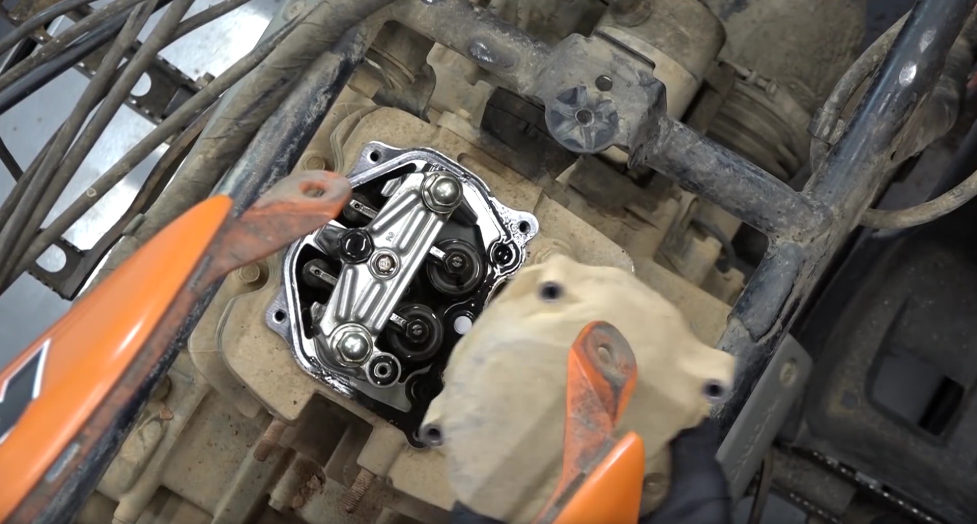 Honda TRX350 Rancher engine teardown