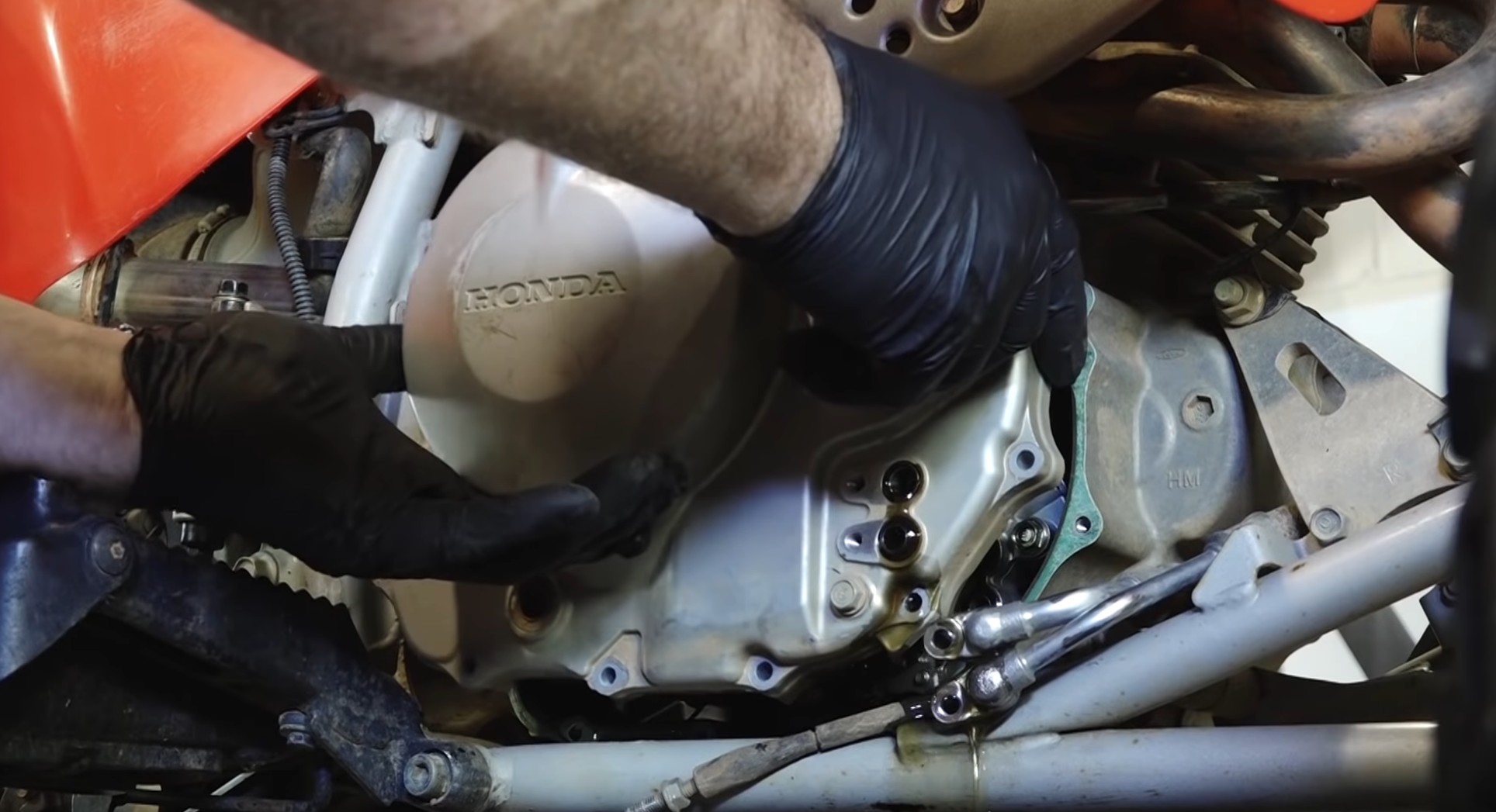 Honda TRX400 clutch plate removal