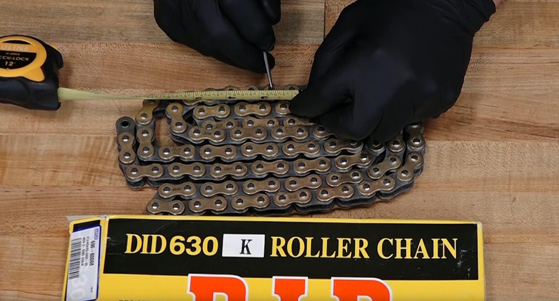 Measuring roller chain width