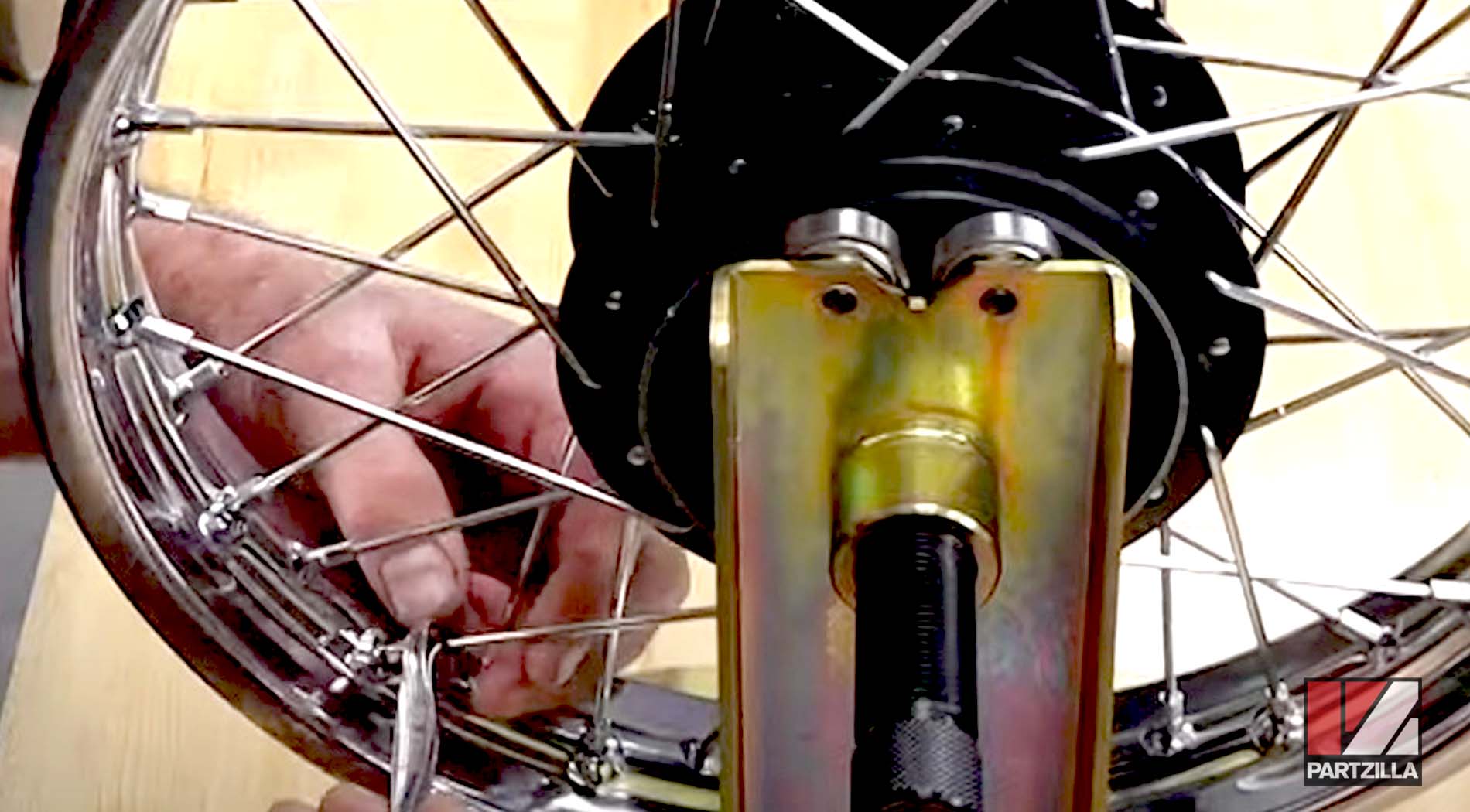 How to true a wheel tightening spokes