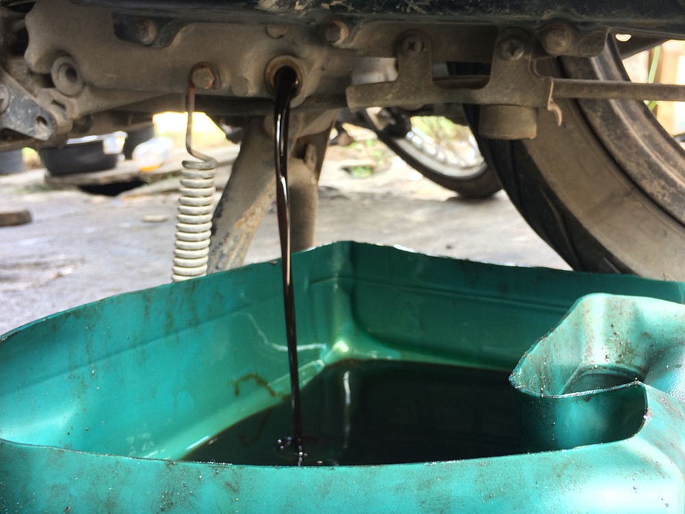 Motorcycle oil change drain pan