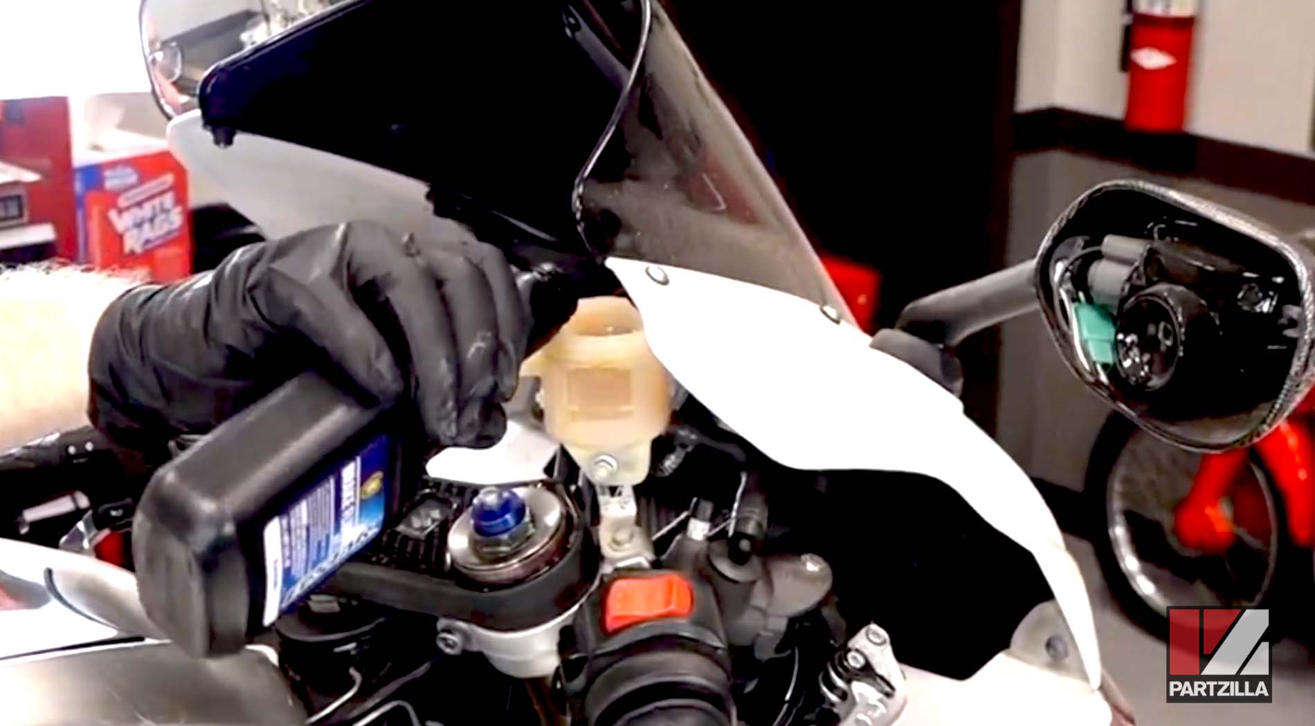 Motorcycle front brakes bleed Suzuki GSX-R