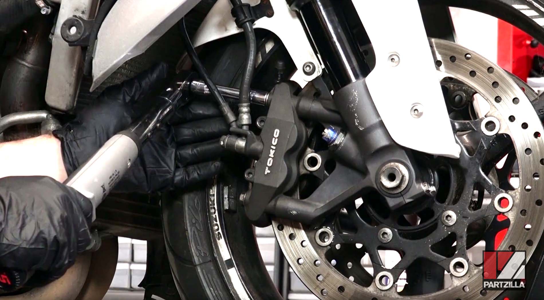 Suzuki GSX-R1000 brake pads change