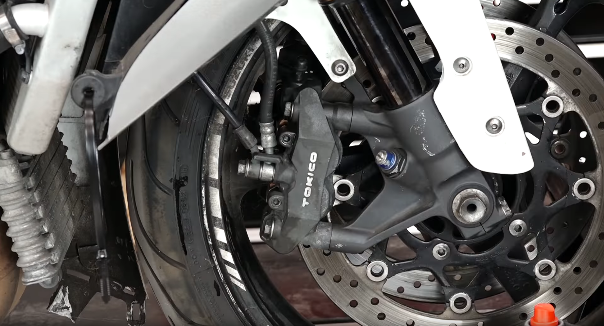 Suzuki GSXR 1000 front brake caliper rebuild