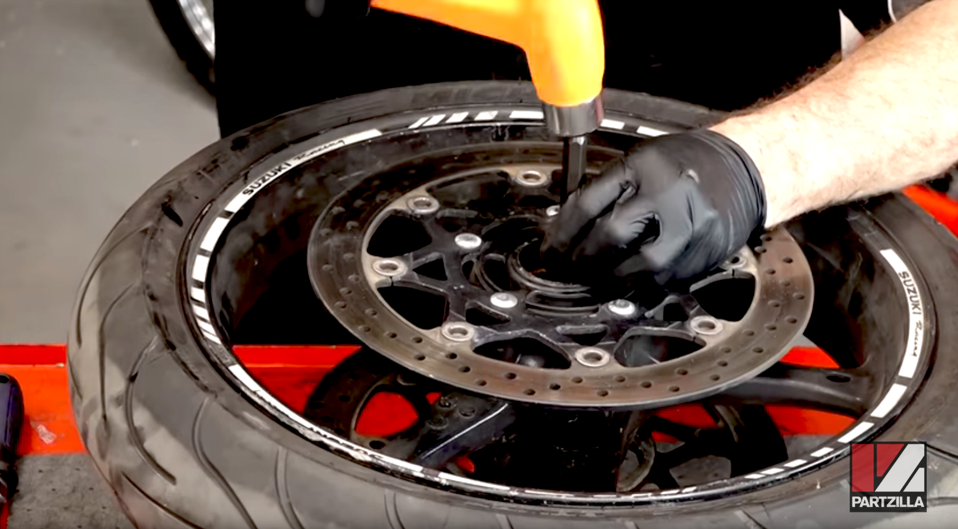Suzuki GSX-R1000 front wheel bearing removal