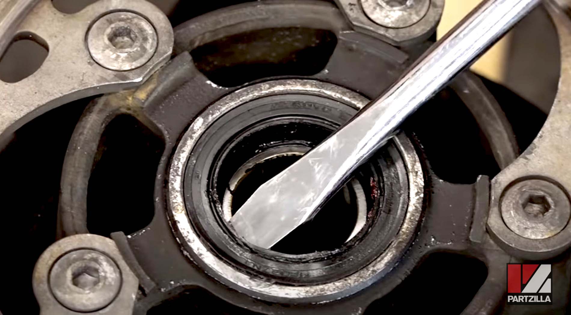 Suzuki GSX-R 1000 rear wheel bearing oil seal