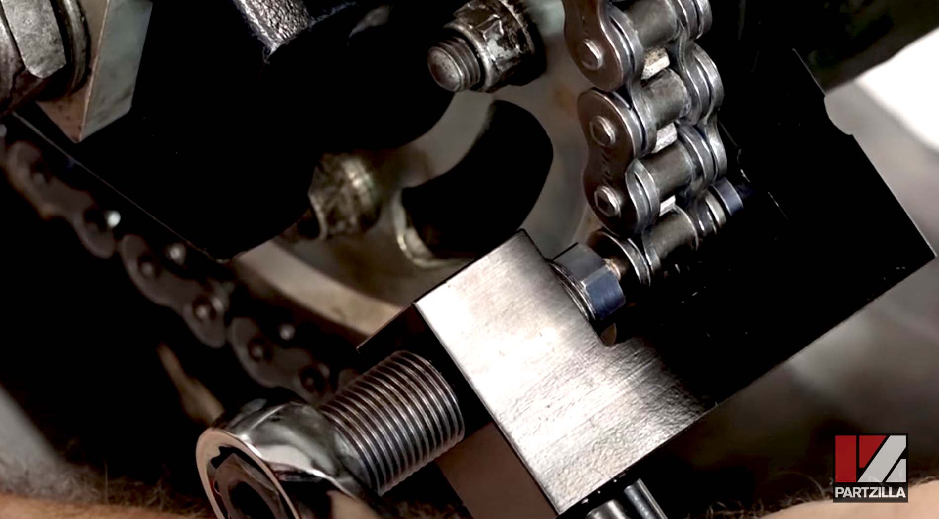 Suzuki GSX-R1000 chain pins adjustment