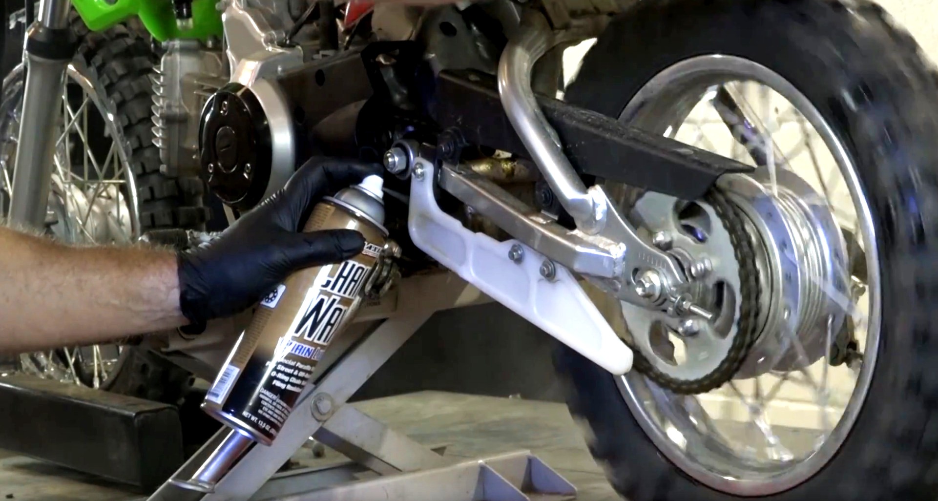Motorcycle chain lube tips