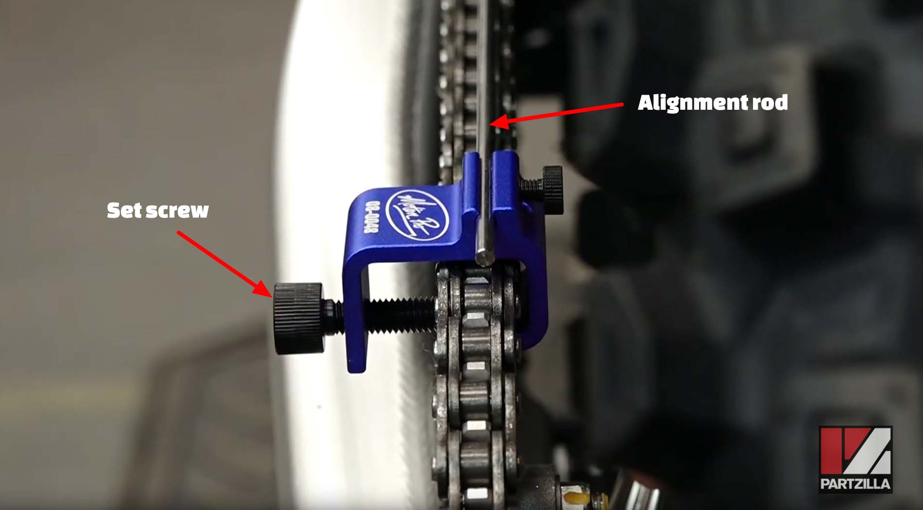 Motorcycle chain alignment tool