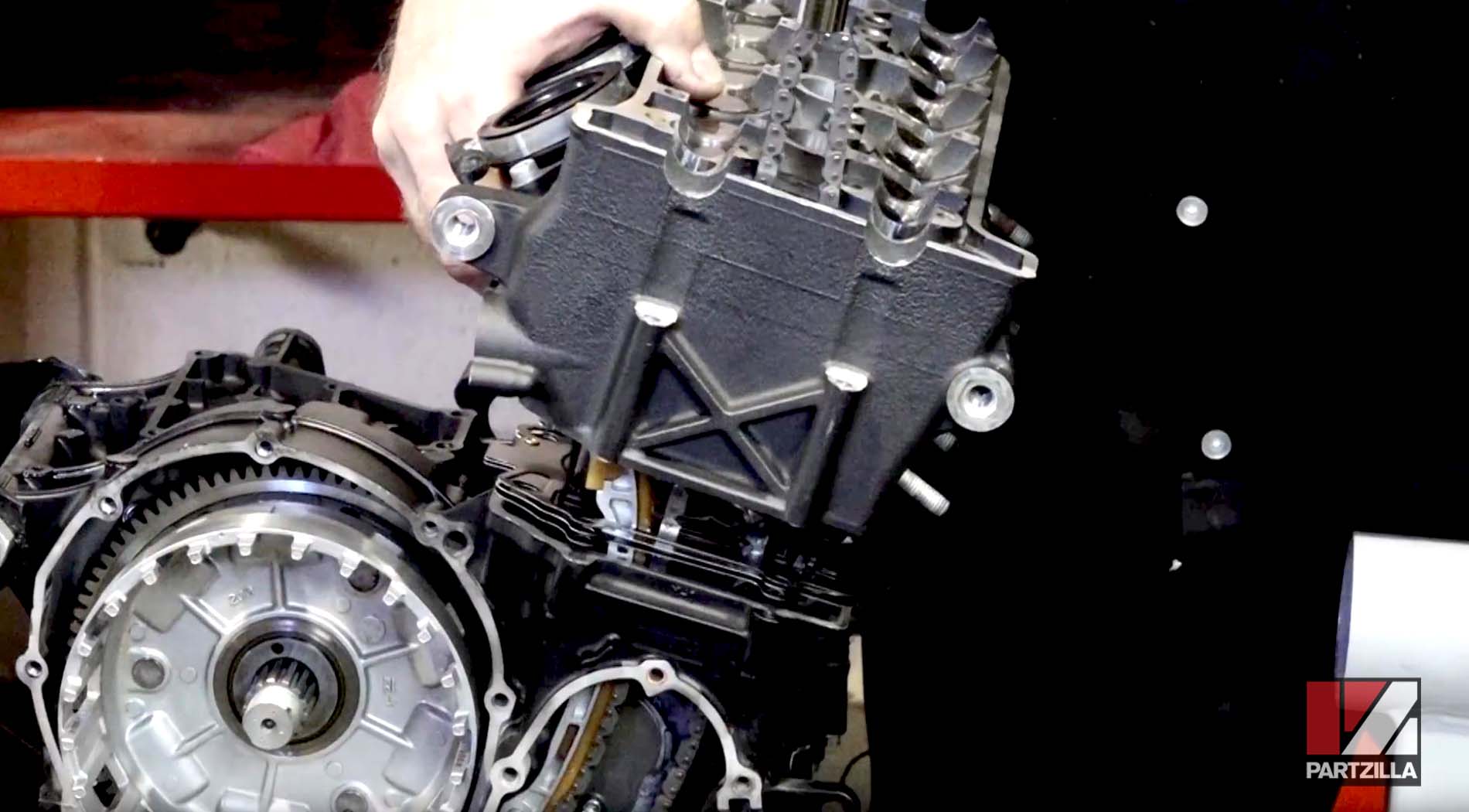 Yamaha R6 cylinder head install