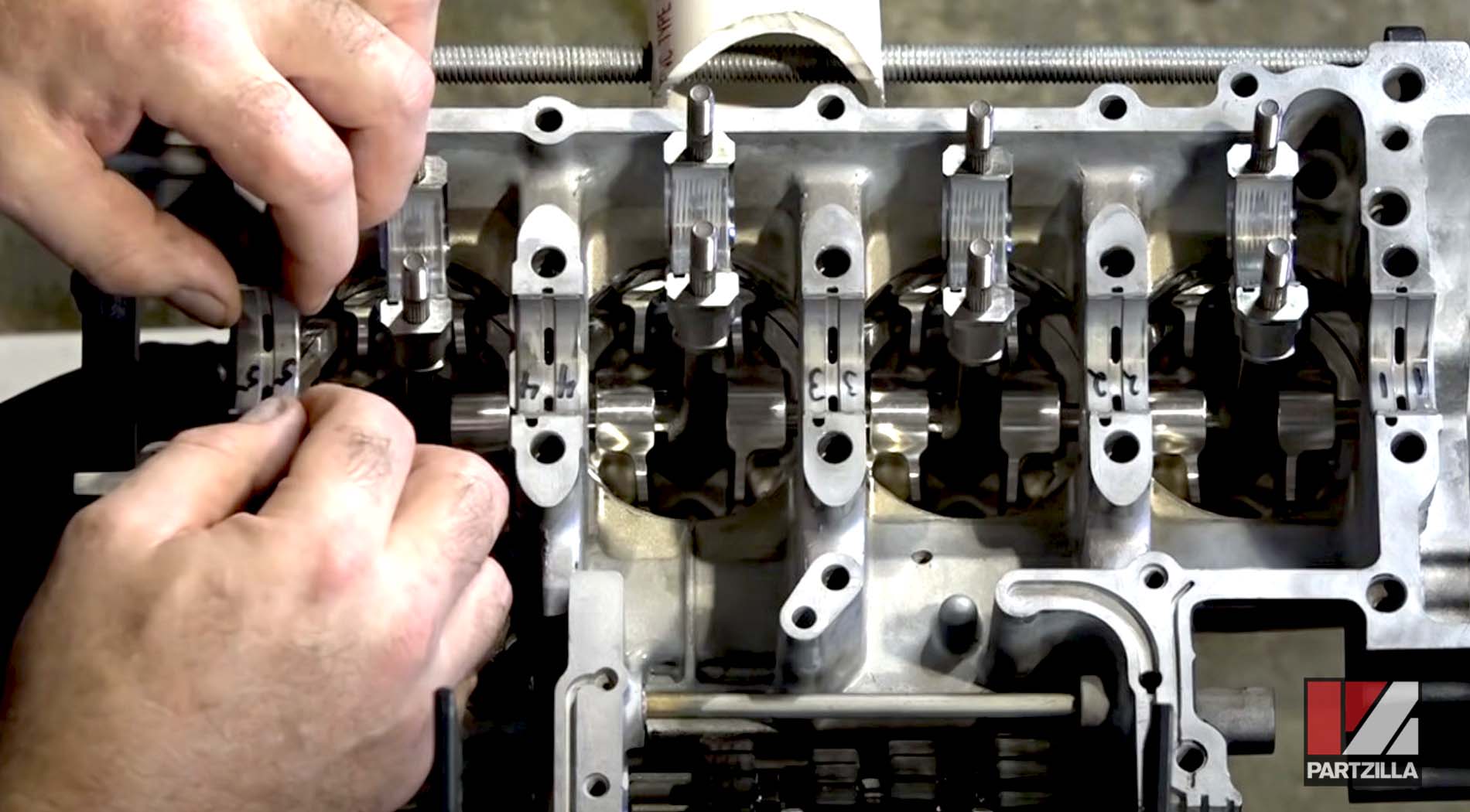 Yamaha R6 engine rebuild crankshaft bearings